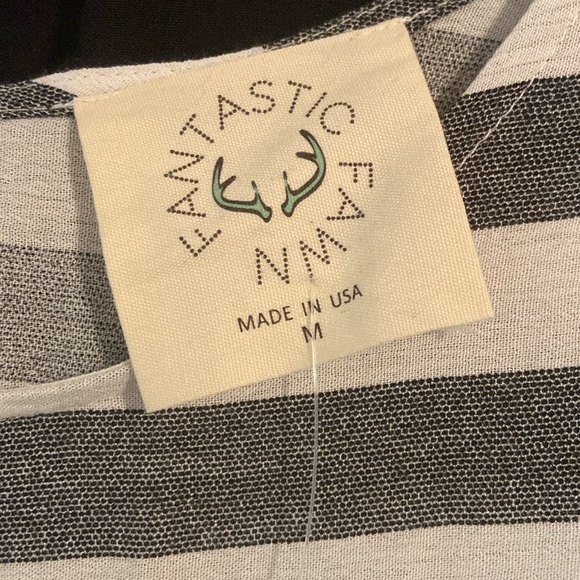 New Fantastic Fawn Grey White Striped Ruffle Top SZ MEDIUM - Picture 5 of 5